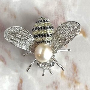 Beautiful Bumble Bee Brooch - New